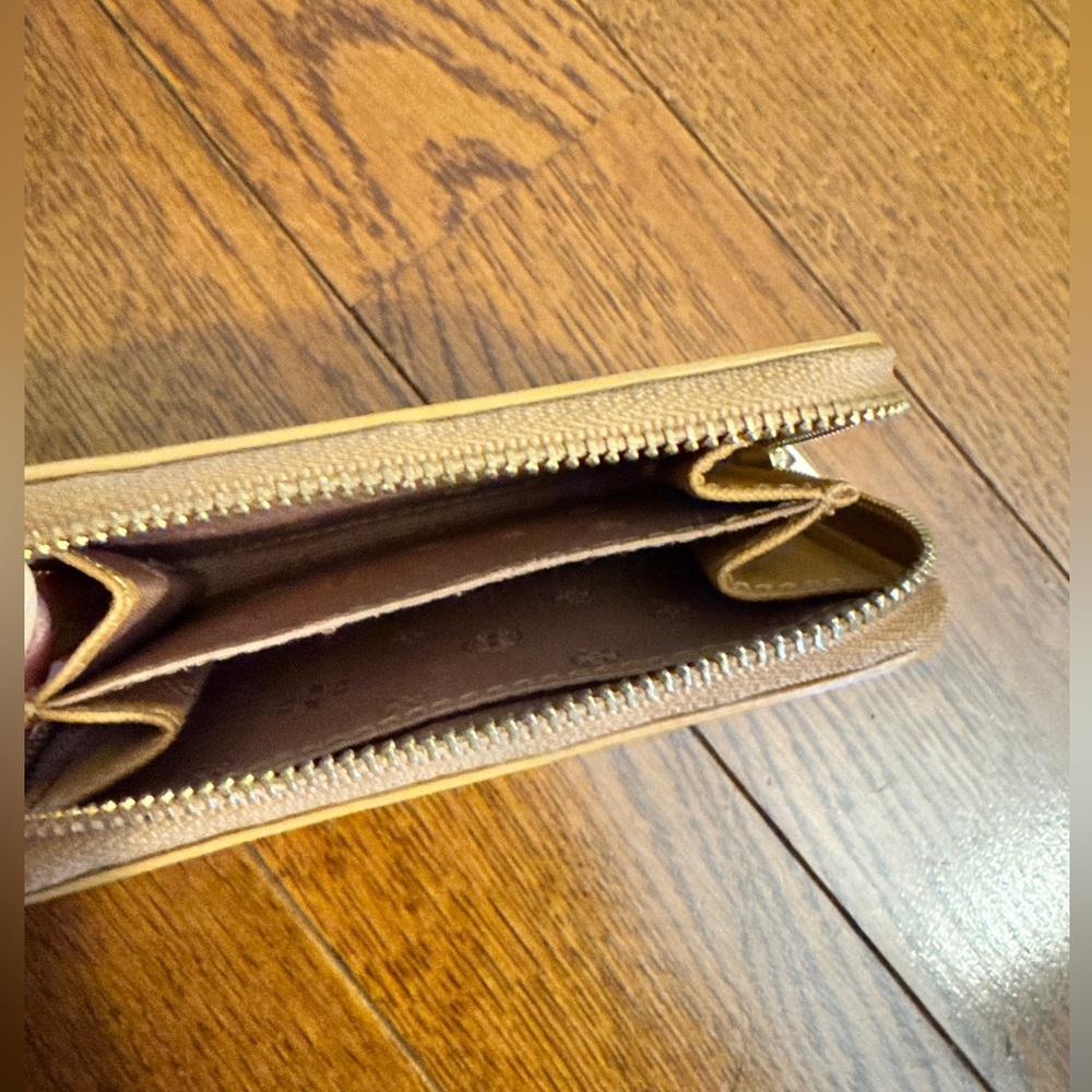 Tory Burch Wallet with Key Ring - Picture 6 of 6